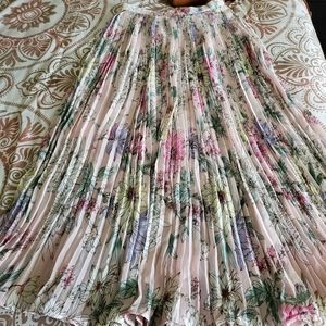 Nwt H&M skirt size 6 non stretch